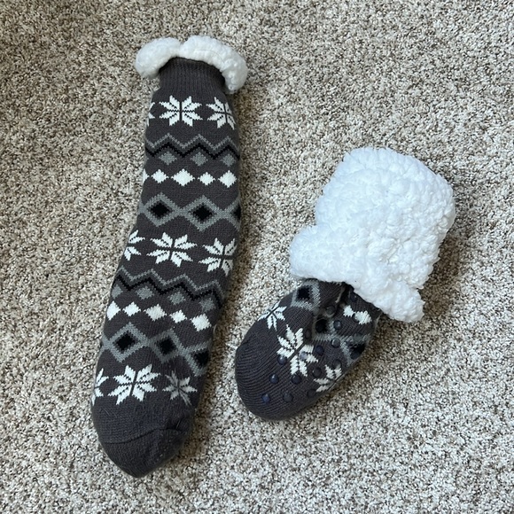NWOT lined non-slip sock slippers - Picture 3 of 3